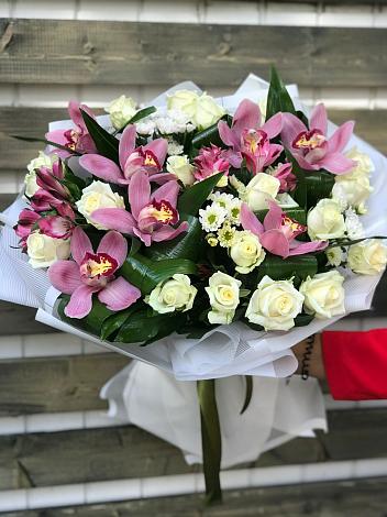 Букет цветов из: Розы и Хризантемы в Краснознаменский