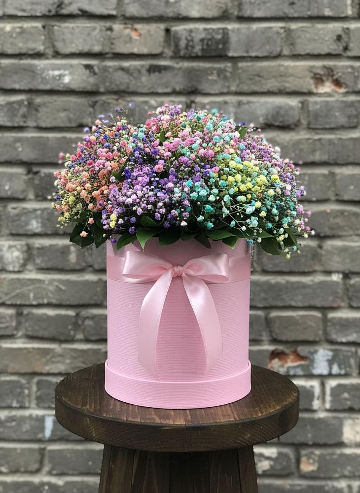 Цветочная композиция из Гипсофила и Розы в шляпной коробке в Краснознаменский