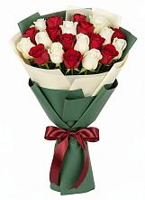 Букет Микс из красных и белых роз в Краснознаменский