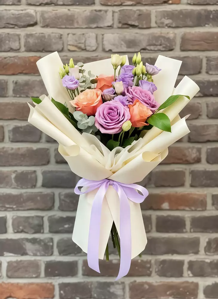 Букет цветов из: Лизиантусы и Розы в Краснознаменский