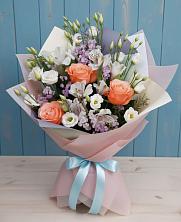 Букет цветов из:  Лизиантусы, Розы, Альстромерии и Гипсофила в Краснознаменский