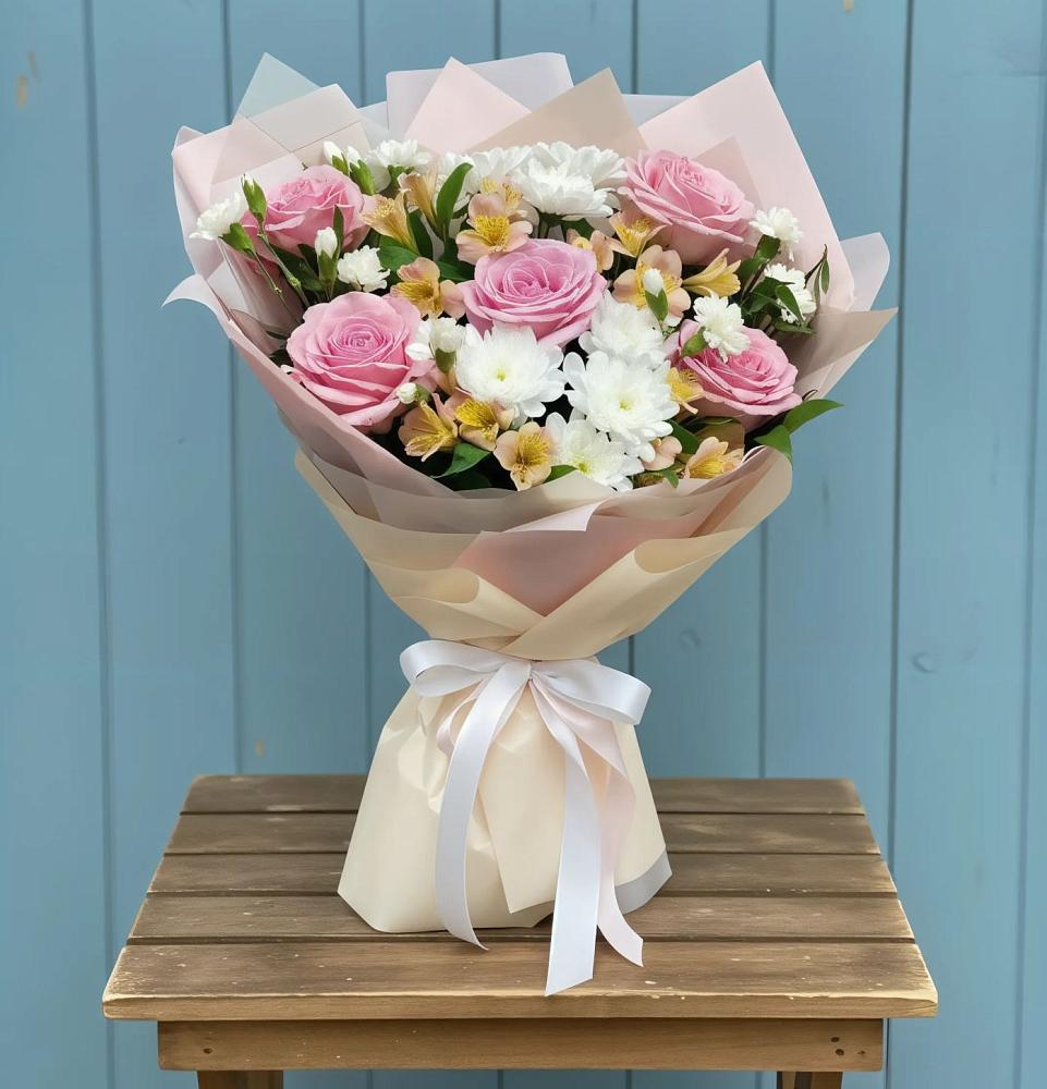 Букет цветов из: Гвоздики, Орхидеи и Розы в Краснознаменский