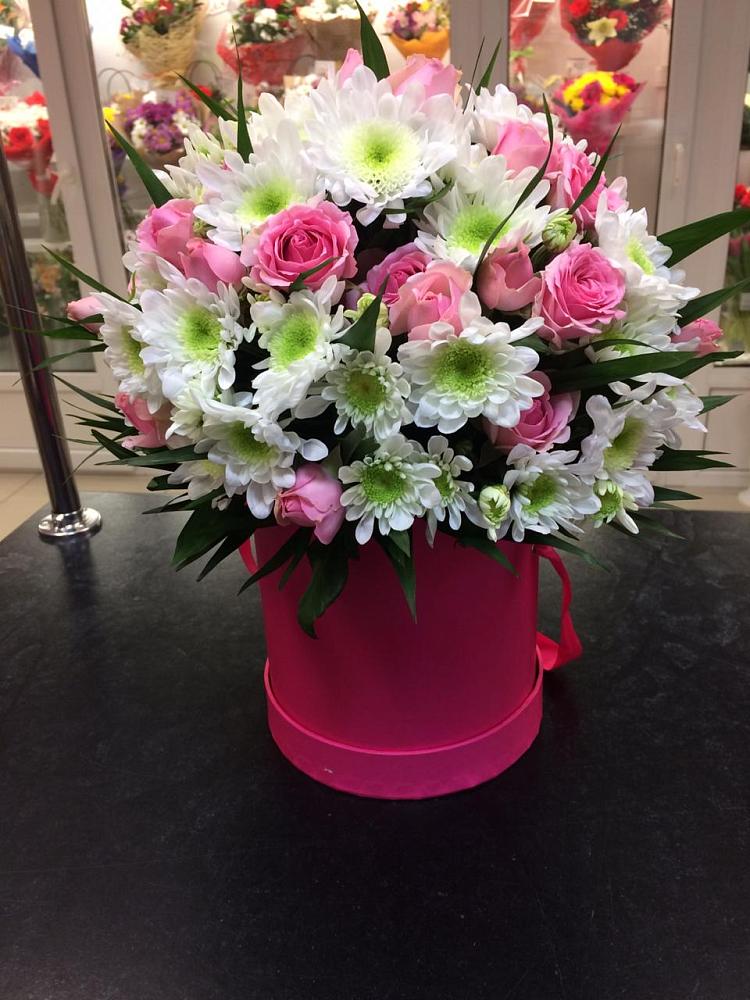 Цветочная композиция из Розы и Хризантемы в шляпной коробке в Краснознаменский