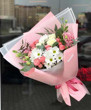 Букет цветов из: Розы, Лизиантусы и Хризантемы в Краснознаменский