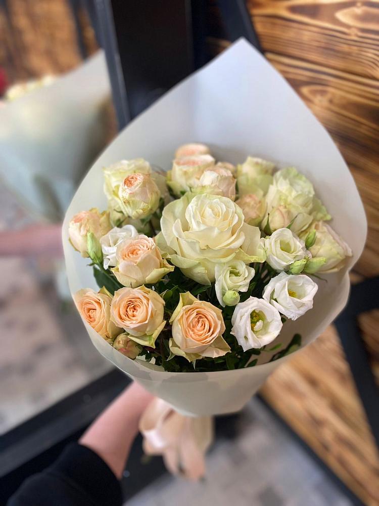 Букет цветов из: Розы и Лизиантусы в Краснознаменский